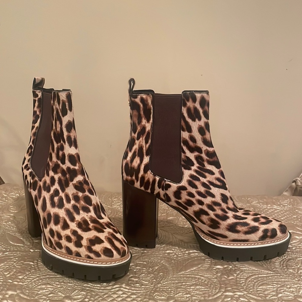 Ladies size 8 calf hair boot.